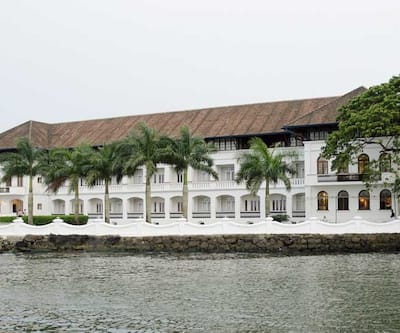 https://imgcld.yatra.com/ytimages/image/upload/t_hotel_yatra_city_desktop/v1398237908/Domestic Hotels/Hotels_Cochin/The Brunton Boatyard Hotel/Overview 1.jpg